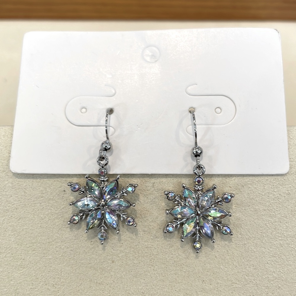 Dress Barn Snowflake ❄️ Pendant Earrings BRAND NEW